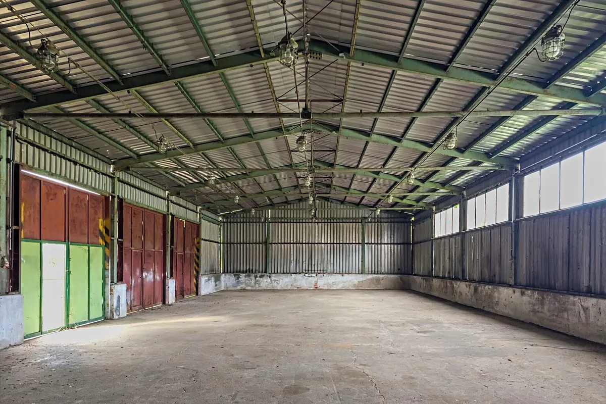 Pronájem skladového prostoru 305 m²
